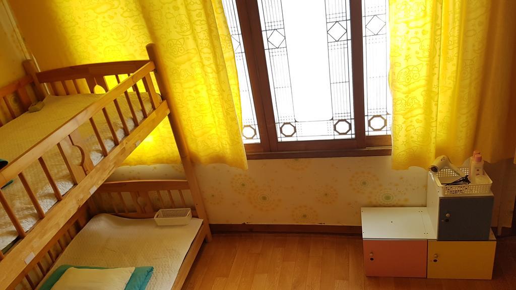 Guesthouse Spring Flower Сеогвипо Екстериор снимка